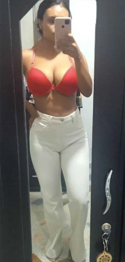 annonce-plan-sexy-avec-une-jeune-etudiante-a-petite-ile